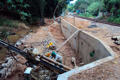 Protensão de Tirantes Monobarra